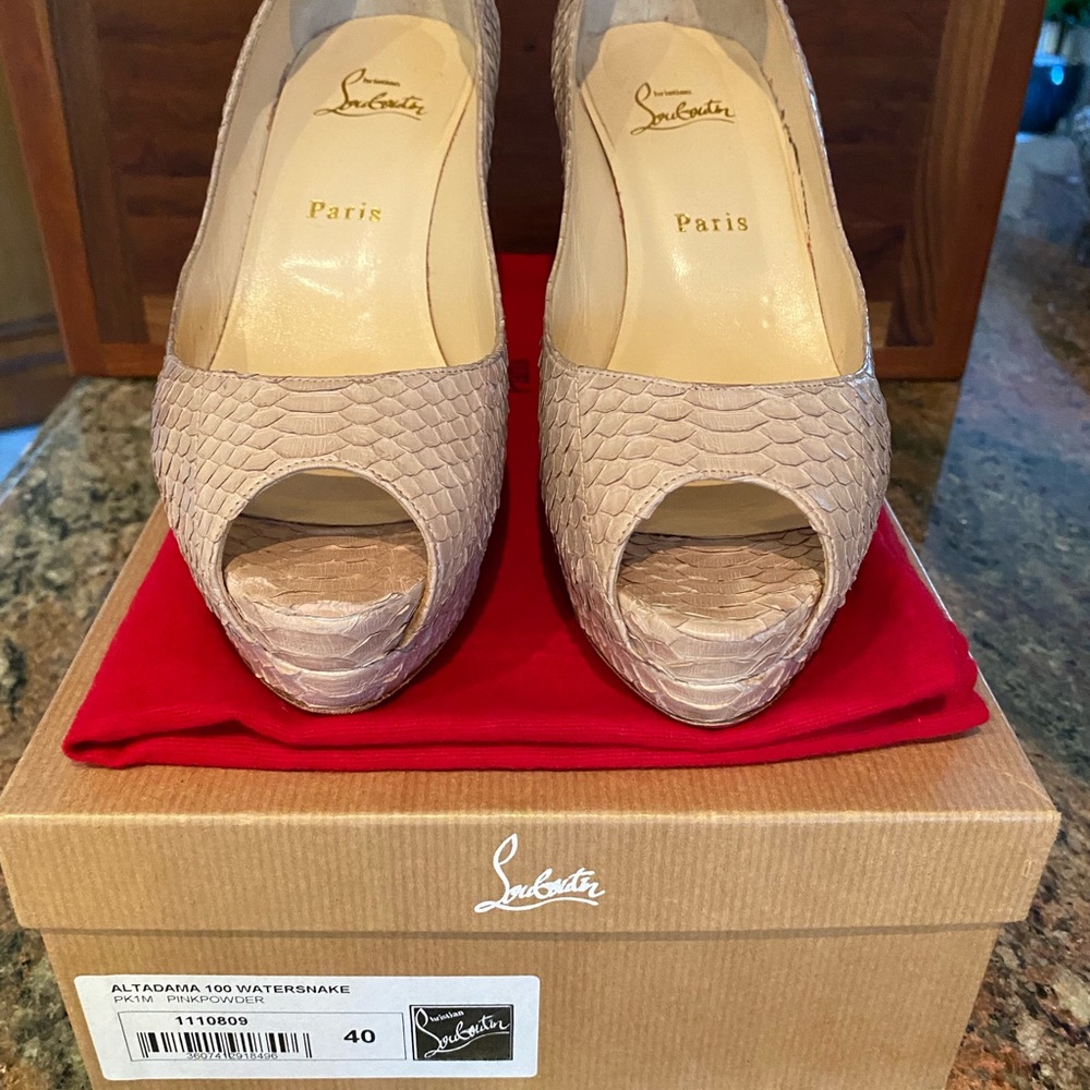 Beautiful CL Water snake shoes size 40 / US9